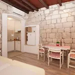 Chupa Apartment *
